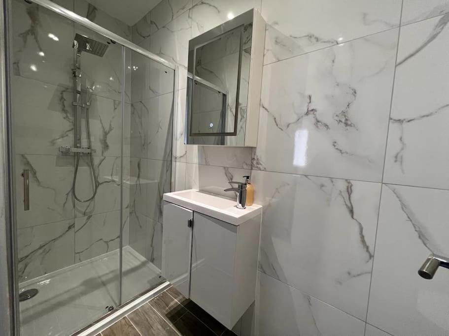 Star Finchley Road 1-bed Hideaway Appartamento *